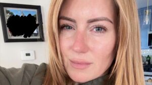 Sexy Red wants her perfect body to be seen by horny men