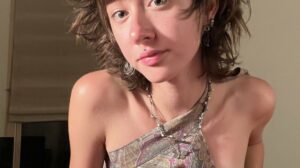 19yo american art slut Zoe