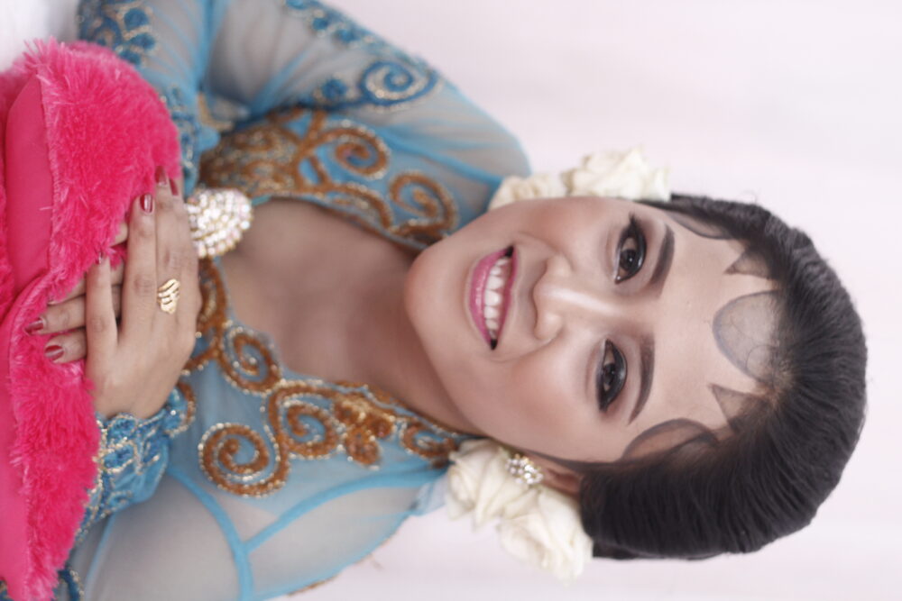 Asiantiny Hotwife